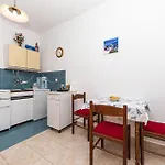 Апартаменты One-bedroom In Seget Donji Трогир