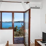 Апартаменты One-bedroom In Seget Donji Трогир
