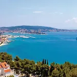 Апартаменты One-bedroom In Seget Donji *